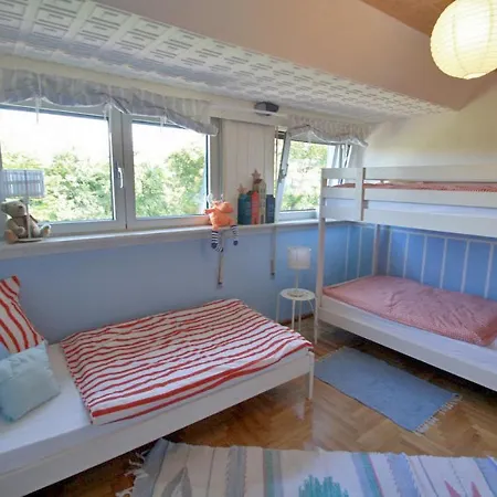 Ferienwohnung Mit Grosser Terrasse Am Privatsee Karlsruhe